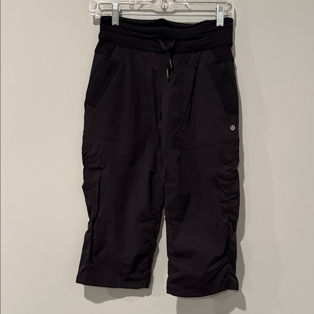 Lululemon Athletica Black Athletic crop Pants